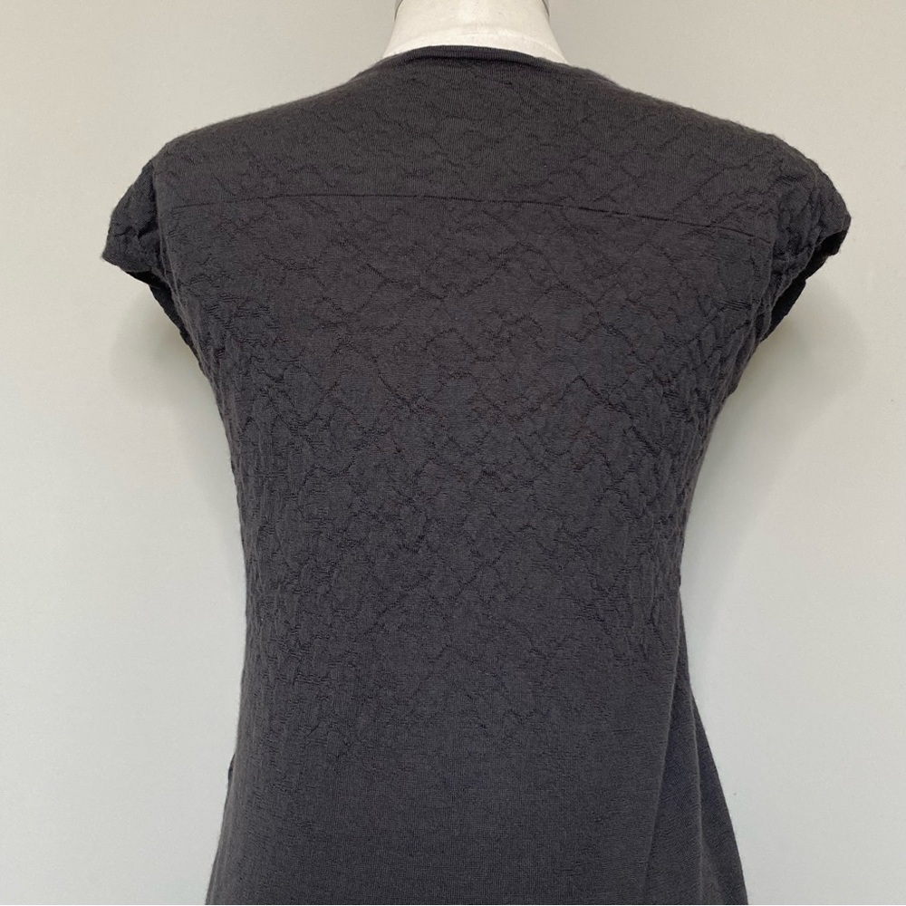 Sminfinity Short Sleeved Textured Gray Wool Sweater Tee, Small - Picture 9 of 13